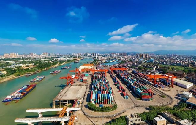 北部灣港集團貴港碼頭吞吐量首破1000萬噸 碼頭建設(shè)與管理新里程